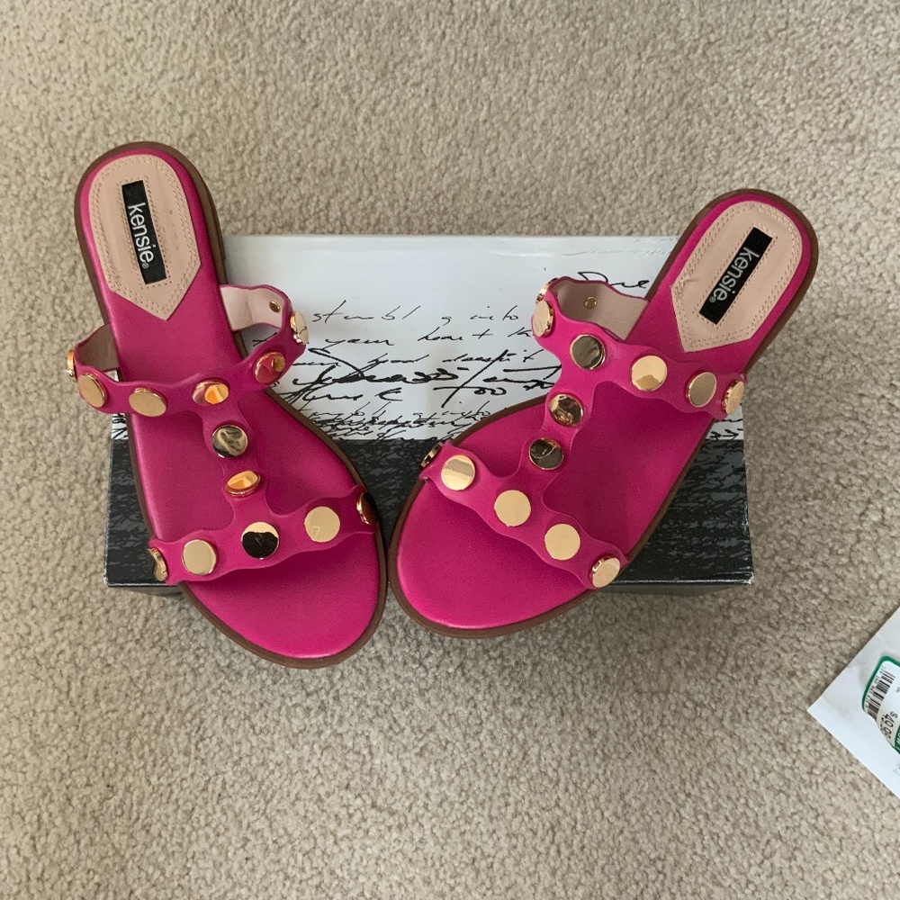 Women’s pink sandals